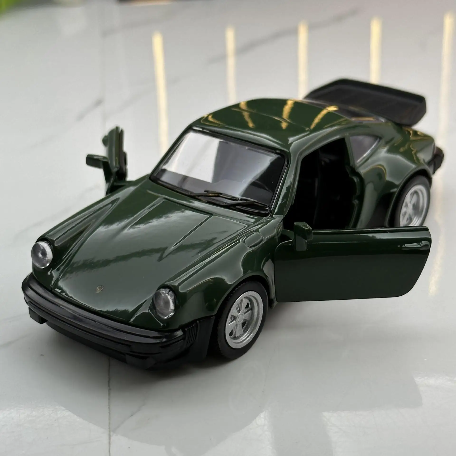 1:36 1978 porsche 911 turbo mo - Model Kit Porsche 911 avaliação e preço